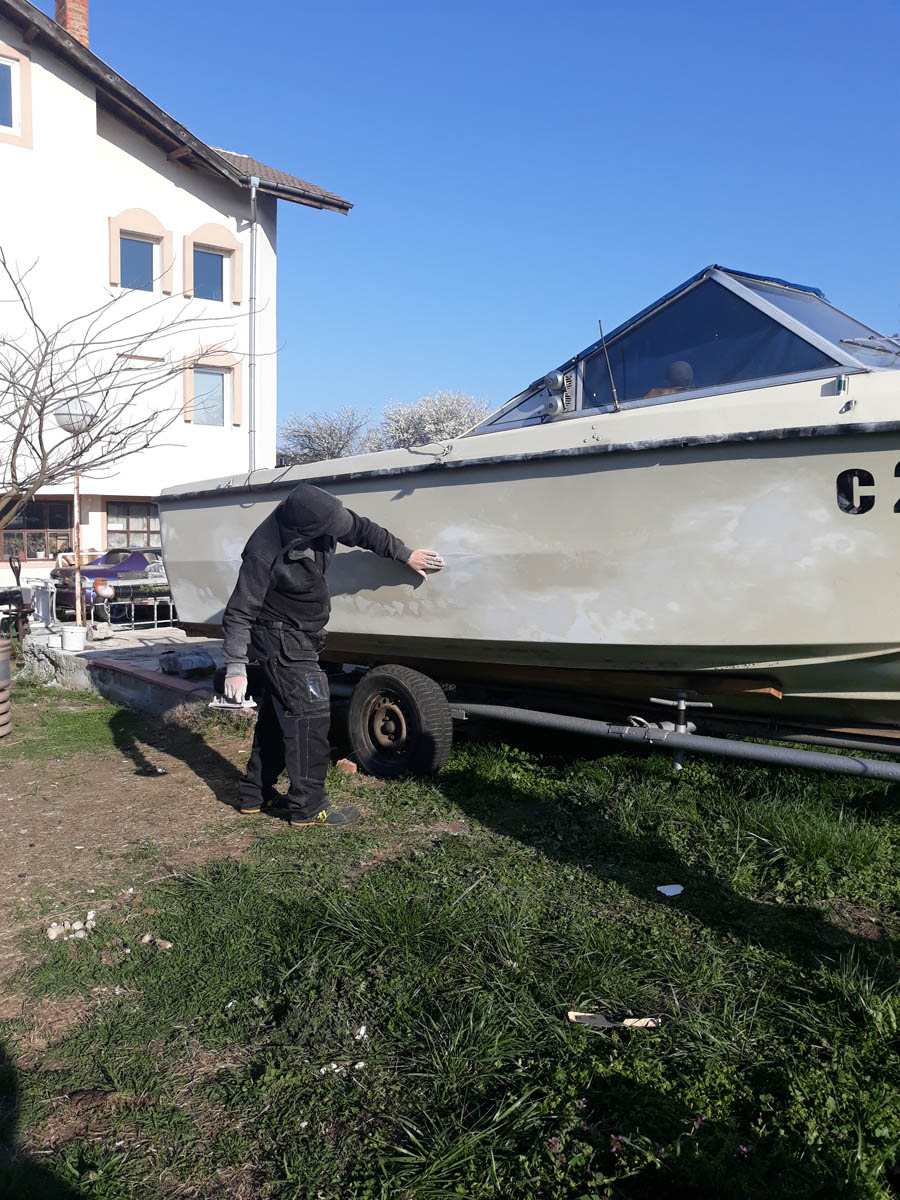 Подготовка и цялостно боядисване с полиуритан топкоут глос на лодка Selco a/s 6 метра