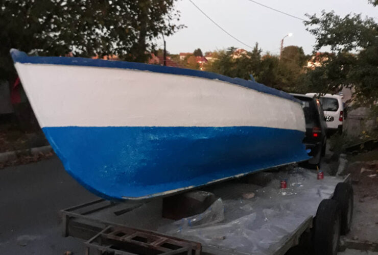 Подготовка и цялостно полагане на стъкломат на дървена рибарска лодка тип сеферка