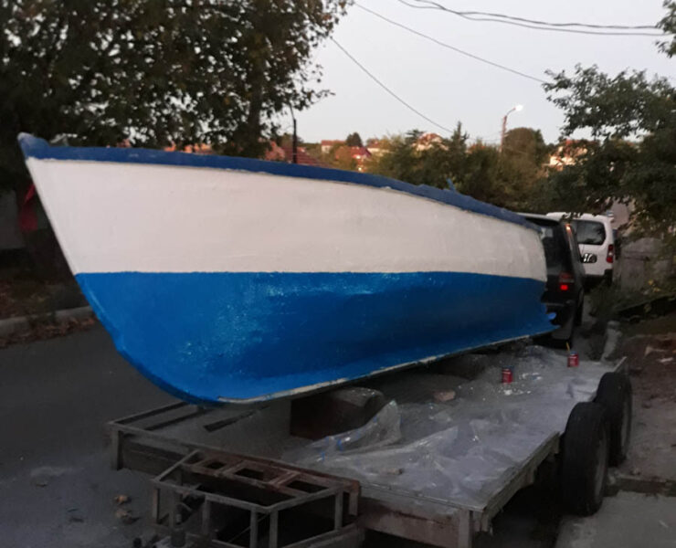 Подготовка и цялостно полагане на стъкломат на дървена рибарска лодка тип сеферка