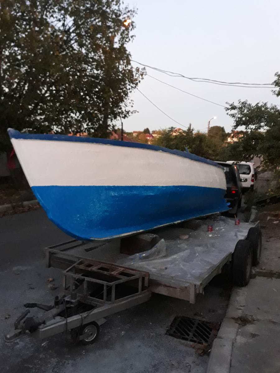 Подготовка и цялостно полагане на стъкломат на дървена рибарска лодка тип сеферка